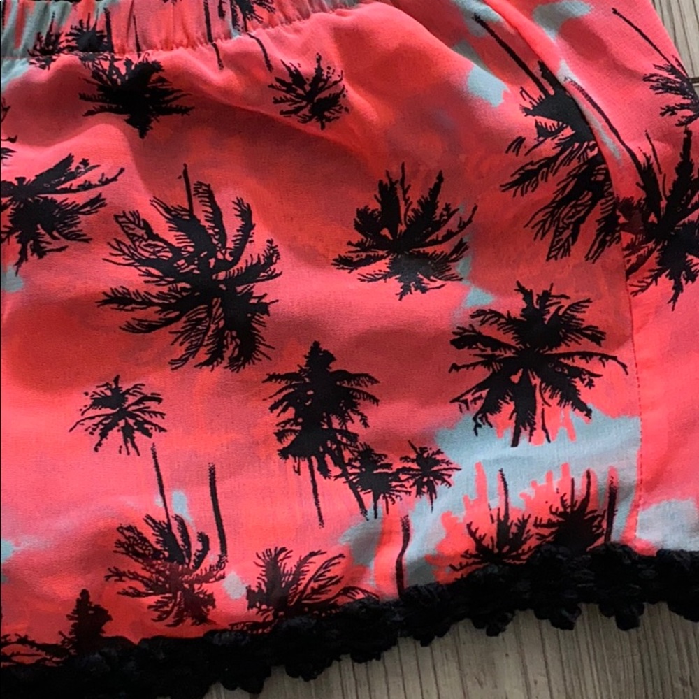 Shorts - Picture 3 of 3